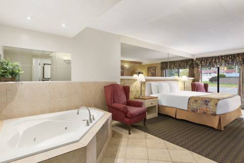 Imagen de la habitación del Hotel Travelodge By Wyndham Owen Sound. Foto 4
