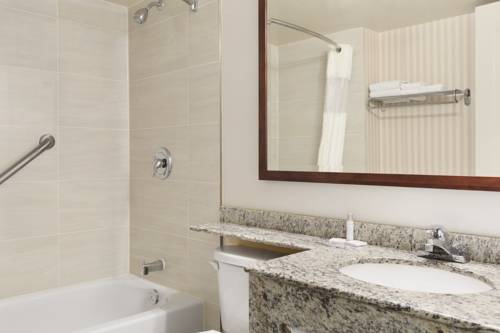 Imagen de la habitación del Hotel Travelodge By Wyndham Owen Sound. Foto 8