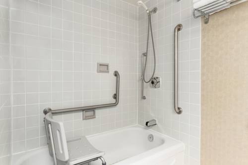 Imagen de la habitación del Hotel Travelodge By Wyndham Owen Sound. Foto 10