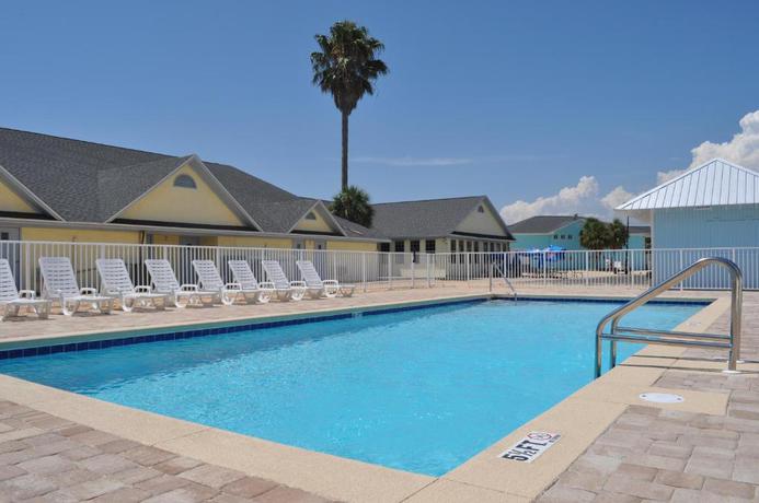 Imagen de la piscina del Hotel Travelodge By Wyndham Panama City Beach / Beachfront. Foto 14