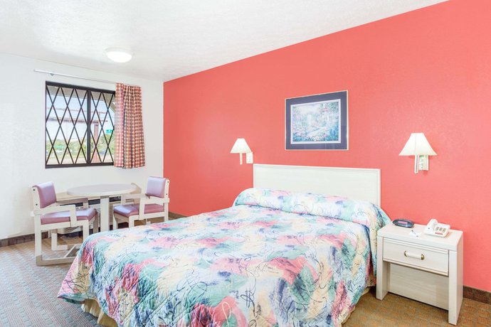 Imagen de la habitación del Hotel Travelodge By Wyndham Parkersburg. Foto 3