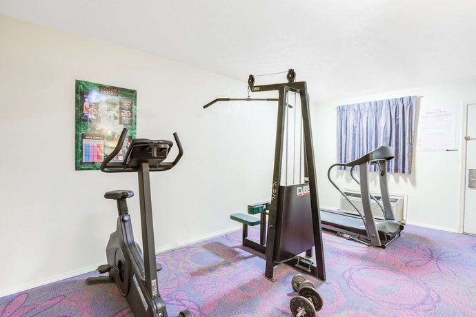Imagen de los interiores del Hotel Travelodge By Wyndham Parkersburg. Foto 8