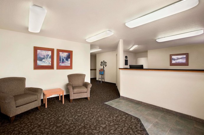 Imagen de los interiores del Hotel Travelodge By Wyndham Pecos. Foto 8
