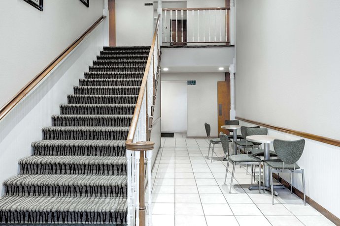 Imagen de los interiores del Hotel Travelodge By Wyndham Pelham Birmingham. Foto 10