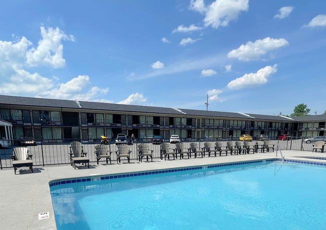 Imagen de la piscina del Hotel Travelodge By Wyndham Pigeon Forge Dollywood Lane. Foto 19