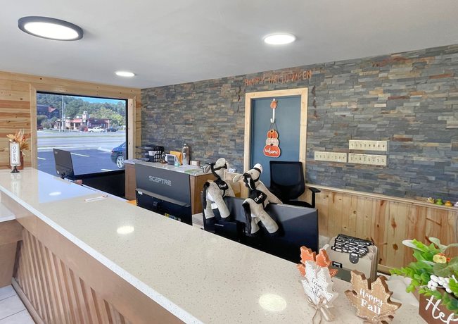 Imagen de los interiores del Hotel Travelodge By Wyndham Pigeon Forge Dollywood Lane. Foto 18