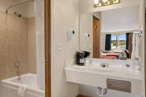 Imagen de la habitación del Hotel Travelodge By Wyndham Port Of Tacoma Wa. Foto 8