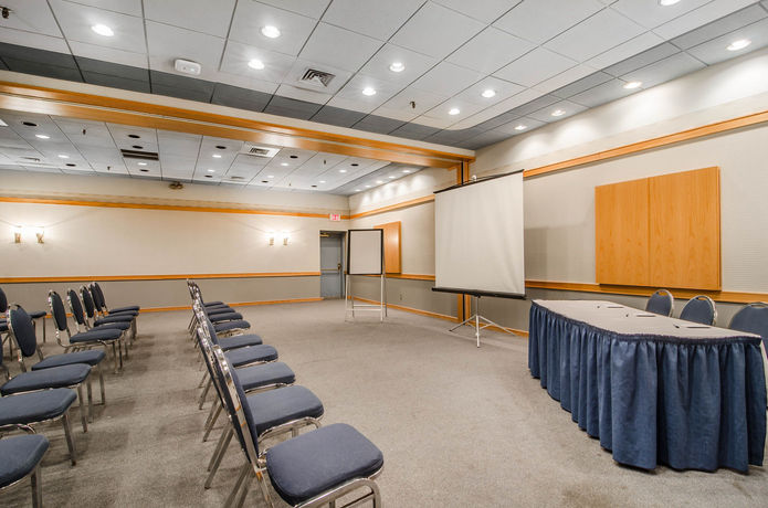 Imagen de los interiores del Hotel Travelodge By Wyndham Prince Albert. Foto 15