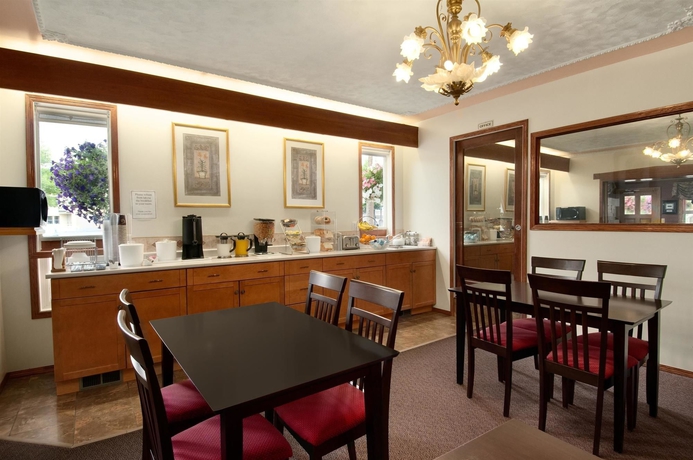 Imagen del bar/restaurante del Hotel Travelodge By Wyndham Quesnel. Foto 2