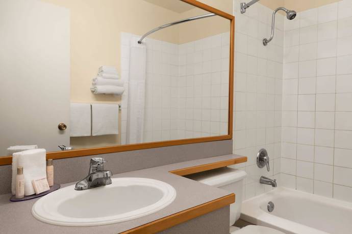 Imagen de la habitación del Hotel Travelodge By Wyndham Quesnel. Foto 5