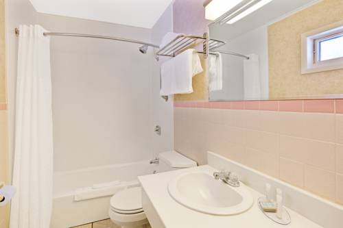 Imagen de la habitación del Hotel Travelodge By Wyndham Rapid City. Foto 8