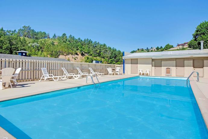 Imagen de la piscina del Hotel Travelodge By Wyndham Rapid City. Foto 13