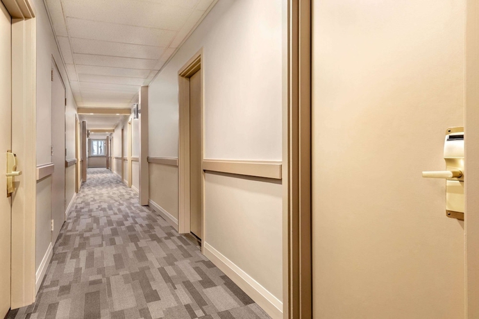 Imagen de los interiores del Hotel Travelodge By Wyndham Richmond Hill. Foto 17