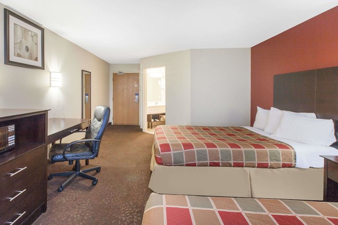 Imagen de la habitación del Hotel Travelodge By Wyndham Romulus Detroit Airport. Foto 5