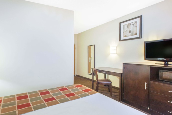 Imagen de la habitación del Hotel Travelodge By Wyndham Romulus Detroit Airport. Foto 6