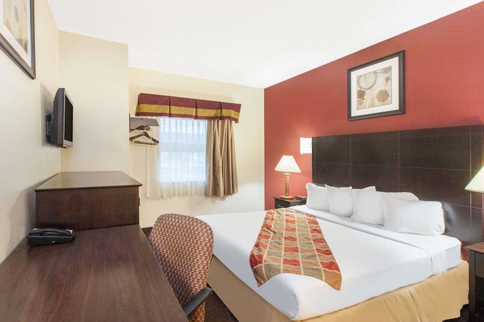 Imagen de la habitación del Hotel Travelodge By Wyndham Romulus Detroit Airport. Foto 7