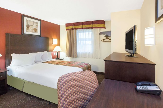 Imagen de la habitación del Hotel Travelodge By Wyndham Romulus Detroit Airport. Foto 14