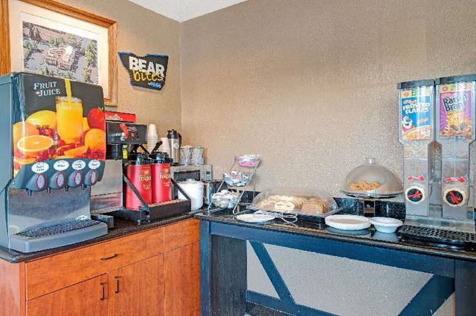 Imagen del bar/restaurante del Hotel Travelodge By Wyndham Sacramento / Rancho Cordova. Foto 3