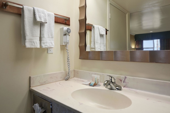 Imagen de la habitación del Hotel Travelodge By Wyndham San Diego Downtown Convention Center. Foto 17
