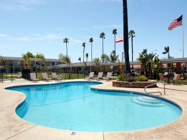 Imagen de la piscina del Hotel Travelodge By Wyndham Santa Maria. Foto 12