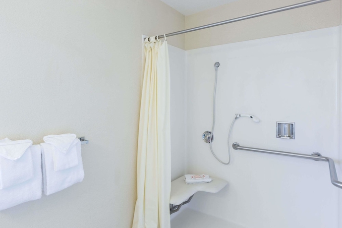 Imagen de la habitación del Hotel Travelodge By Wyndham Santa Rosa Wine Country. Foto 8