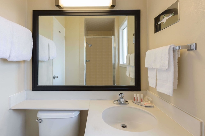Imagen de la habitación del Hotel Travelodge By Wyndham Santa Rosa Wine Country. Foto 9