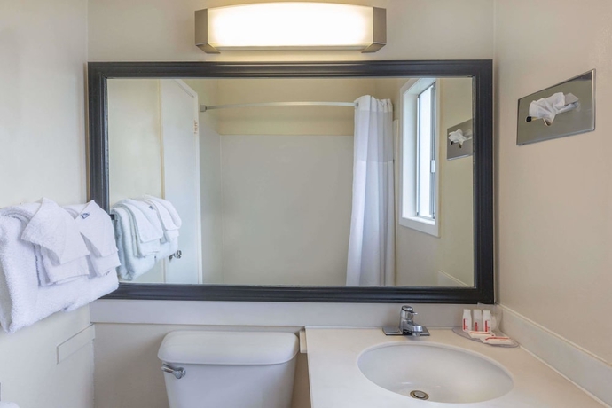 Imagen de la habitación del Hotel Travelodge By Wyndham Santa Rosa Wine Country. Foto 10