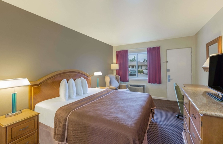 Imagen de la habitación del Hotel Travelodge By Wyndham Santa Rosa Wine Country. Foto 13