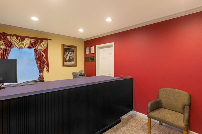 Imagen de los interiores del Hotel Travelodge By Wyndham Santa Rosa Wine Country. Foto 14