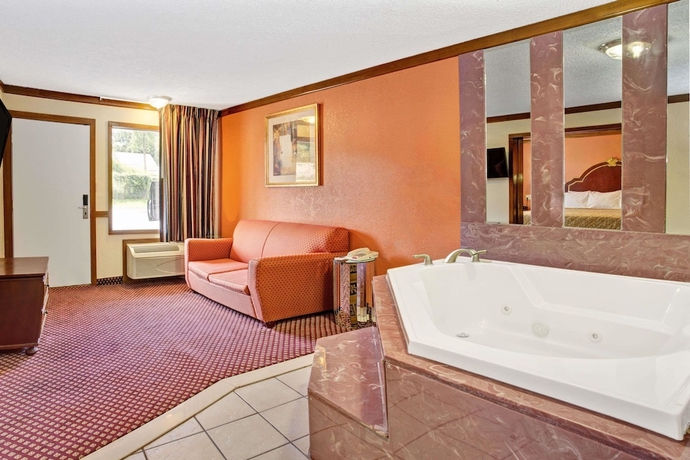 Imagen de la habitación del Hotel Travelodge By Wyndham Sellersburg/ Louisville North. Foto 9