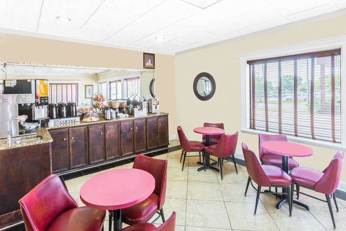 Imagen del bar/restaurante del Hotel Travelodge By Wyndham Shreveport La. Foto 2
