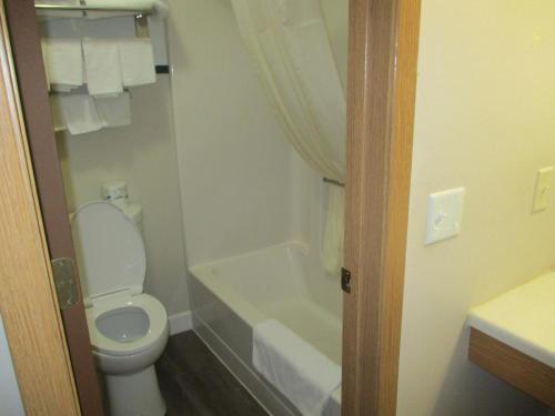 Imagen de la habitación del Hotel Travelodge By Wyndham Spirit Lake/okoboji. Foto 6