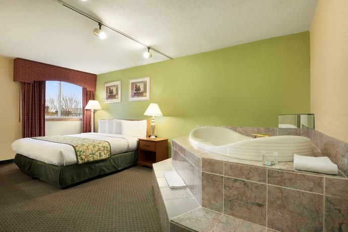 Imagen de la habitación del Hotel Travelodge By Wyndham Sturgis. Foto 2