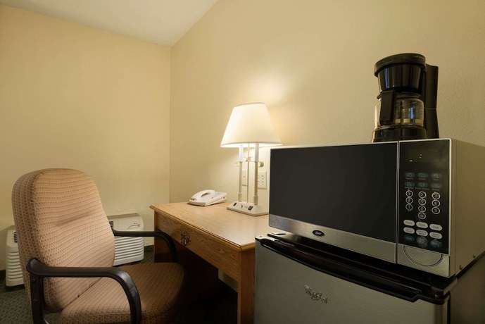 Imagen de la habitación del Hotel Travelodge By Wyndham Sturgis. Foto 3