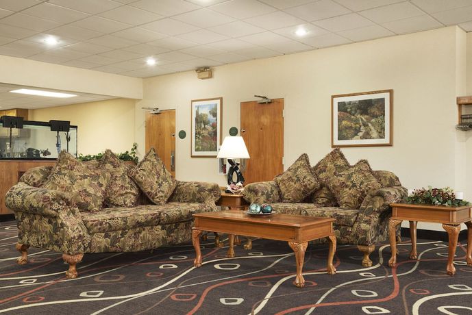 Imagen de los interiores del Hotel Travelodge By Wyndham Sturgis. Foto 10