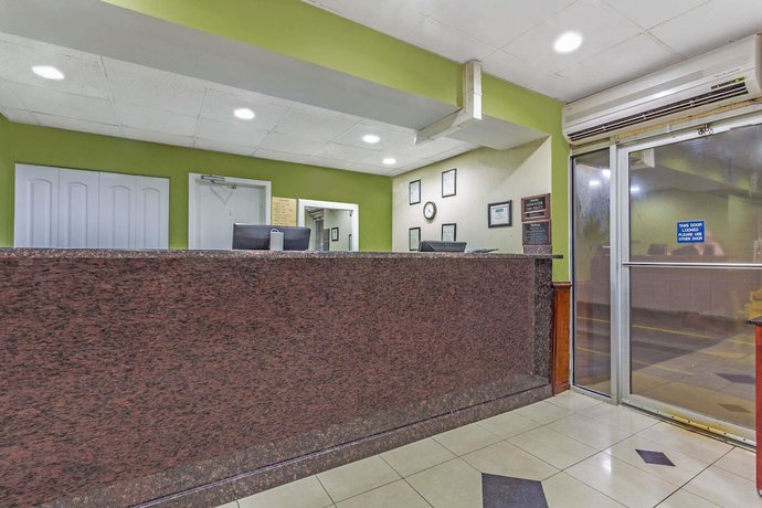 Imagen de los interiores del Hotel Travelodge By Wyndham Suites Virginia Beach Oceanfront. Foto 11