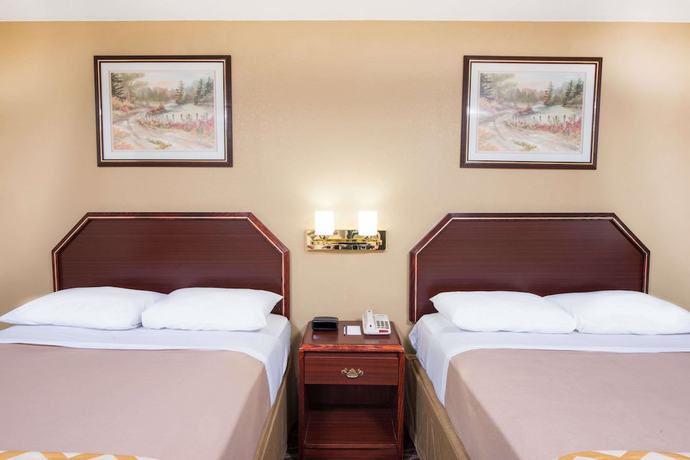 Imagen de la habitación del Hotel Travelodge By Wyndham Terre Haute. Foto 5