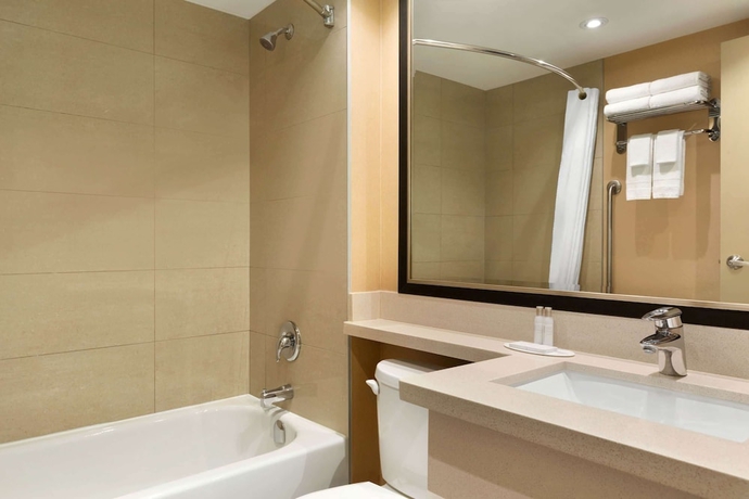Imagen de la habitación del Hotel Travelodge By Wyndham Toronto East. Foto 10