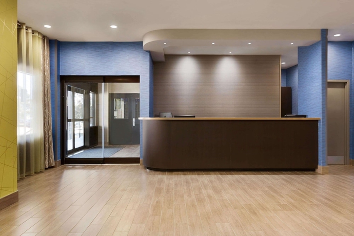 Imagen de los interiores del Hotel Travelodge By Wyndham Toronto East. Foto 18