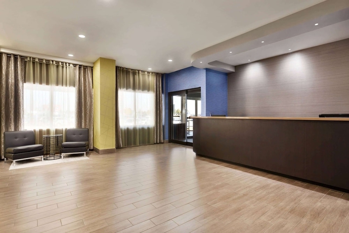 Imagen de los interiores del Hotel Travelodge By Wyndham Toronto East. Foto 19