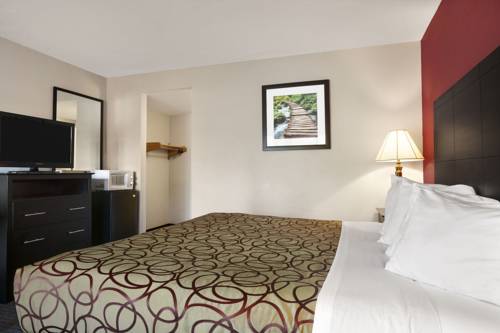Imagen de la habitación del Hotel Travelodge By Wyndham Traverse City Mi. Foto 11