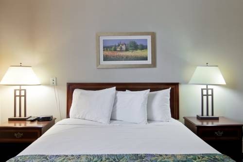 Imagen de la habitación del Hotel Travelodge By Wyndham Trenton. Foto 9