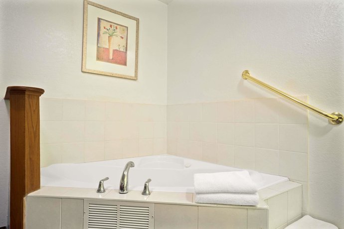 Imagen de la habitación del Hotel Travelodge By Wyndham Valleyfair Shakopee. Foto 5
