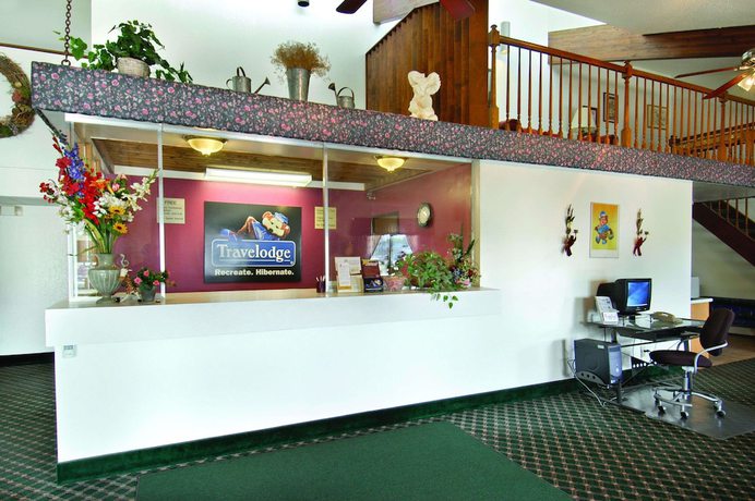 Imagen de los interiores del Hotel Travelodge By Wyndham Valleyfair Shakopee. Foto 8