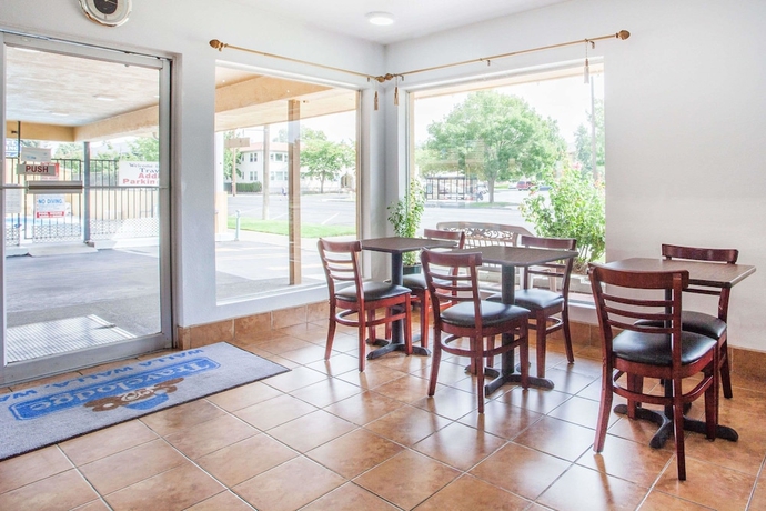 Imagen de los interiores del Hotel Travelodge By Wyndham Walla Walla. Foto 12