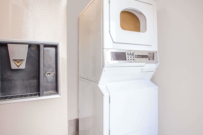 Imagen de los interiores del Hotel Travelodge By Wyndham Walla Walla. Foto 13