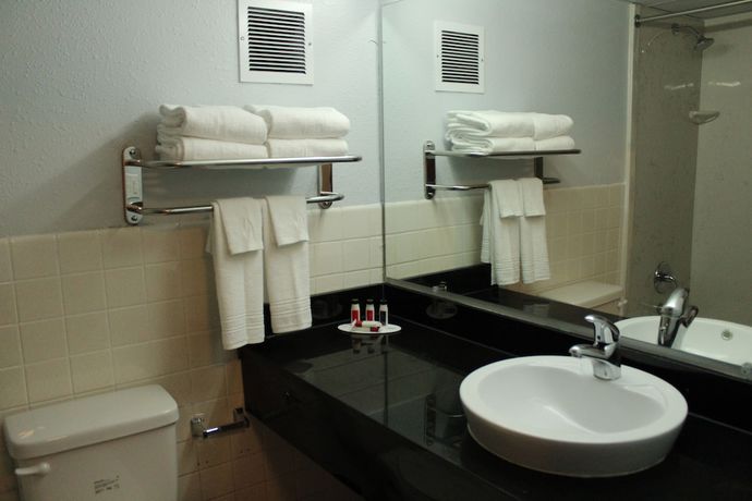 Imagen de la habitación del Hotel Travelodge By Wyndham Water&rsquo;s Edge - Racine. Foto 3