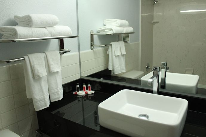 Imagen de la habitación del Hotel Travelodge By Wyndham Water&rsquo;s Edge - Racine. Foto 8