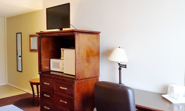 Imagen de la habitación del Hotel Travelodge By Wyndham Watertown. Foto 7