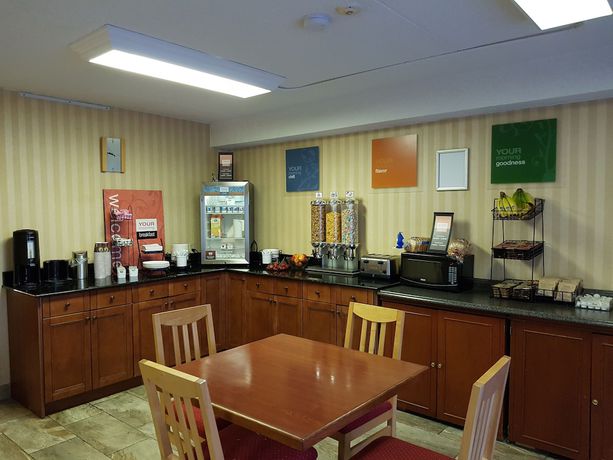 Imagen del bar/restaurante del Hotel Travelodge By Wyndham Welland. Foto 2